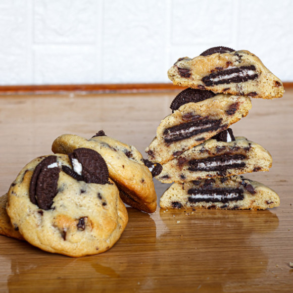 Can you spot the hidden Oreo? Discover our delightful Oreo Chocolate Chip Cookies!